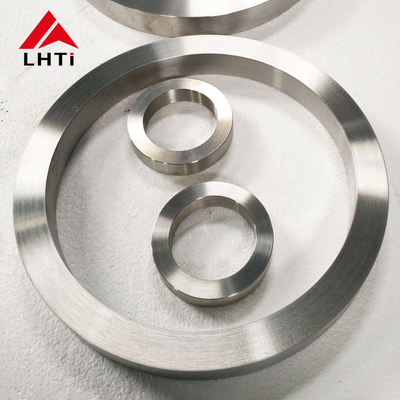 Buon prezzo Pezzo fucinato di titanio di superficie luminoso Ring For Aeronautics ASTM B381 in linea